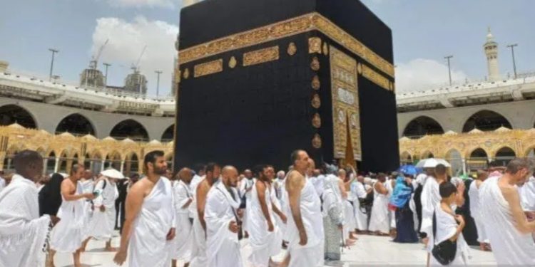 Ilustrasi: Jamaah melakukannya tawaf mengelilingi Ka'bah di Masjidil Haram, Mekkah, Arab Saudi. (ANTARA/Desi Purnamawati)