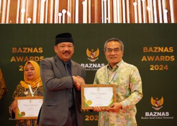 Bupati Bantul H Abdul Halim Muslih Terima Baznas Award 2024