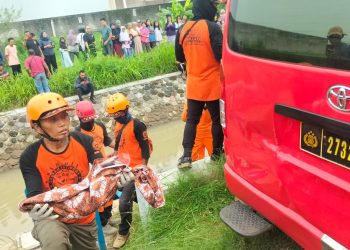 Mayat Bayi Membusuk Mengapung di Selokan Mataram Wilayah Kalasan Sleman