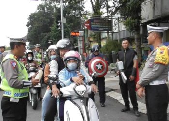 Kampanye Keselamatan Lalu Lintas Candi 2024, Polres Temanggung Libatkan ‘Thor’ dan ‘Kapten Amerika’