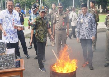 Pemkot Pekalongan Bersama Be Cukai Musnahkan 20 Ribu Batang Rokok Ilegal