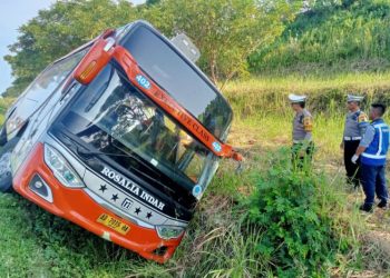 Kecelakaan Bus di KM 370 Ruas Tol Semarang-Batang Sebabkan Tujuh Orang Meninggal