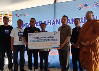 Program BRI Peduli Bagikan 1000 Paket Sembako untuk Umat Buddha di Temanggung