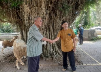 GL Zoo Konsisten Berbagi Hewan Kurban untuk Masyarakat Sekitar