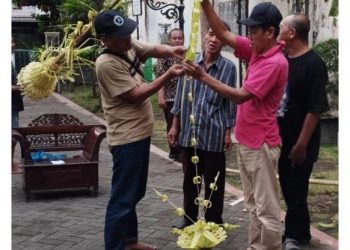 Pelatihan Kreasi Janur: Upaya Lestarikan Budaya dan Tingkatkan Keterampilan Warga Pakuncen. Ini Buktinya!