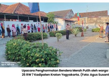 Warga RT 25 RW 7 Kadipaten Gelar Upacara Penghormatan Bendera dengan Bahasa Jawa di HUT RI ke-80. Ini Buktinya!