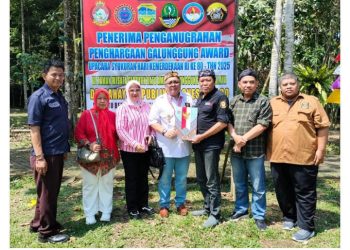 Ketua Umum AMKI Pusat Tundra Meliala Terima Penghargaan Adiluhung Budaya Ki Sunda Utama
