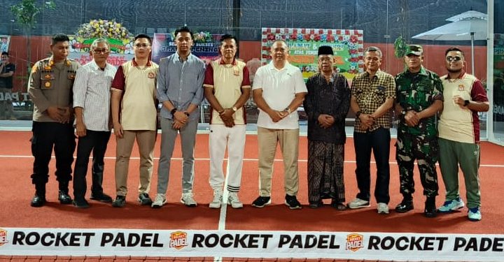 Bupati Sleman Harda Kiswaya, Ketua PBPI DIY RM Gutilantika Marrel Suryokusumo hadiri pembukaan Rocket Padel di Jalan Sidomoyo Godean Sleman, Sabtu (13/9/2025) sore. - Foto: Agoes Jumianto