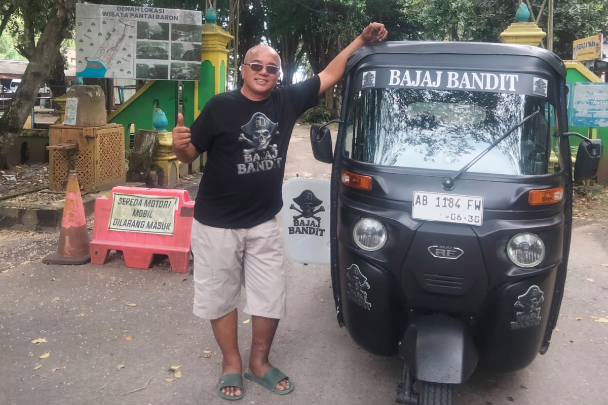 Sapto, pembina komunitas pengemudi BAJURI (Bajaj Jogja Untuk Rakyat Indonesia).