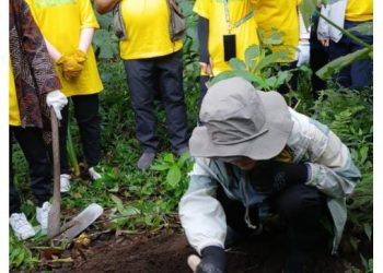 Aksi Nyata Mahasiswa Jepang: Hijaukan Lereng Merapi dan ‘Reresik’ Kali Code Yogyakarta