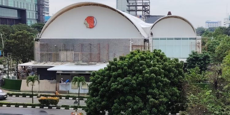 Meski Disegel, Tapi Pembangunan Padel di Samping Kantor Wali Kota Jakbar Tetap Jalan