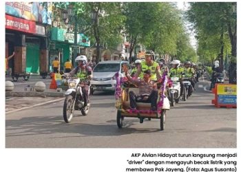 Purna Tugas di “Jantung” Jogja: Kayuhan Becak Listrik Kasatlantas Antar Pak Jayeng Memasuki Masa Persiun