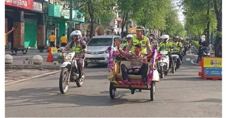 Purna Tugas di “Jantung” Jogja: Kayuhan Becak Listrik Kasatlantas Antar Pak Jayeng Memasuki Masa Persiun