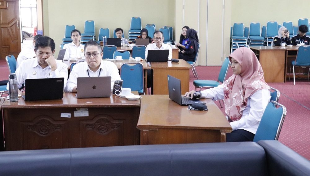 Penyelenggaraan workshop Penyusunan dan Evaluasi SOP serta Penyusunan Standar Pelayanan FISIP UPN Veteran Yogyakarta. (Foto : Dokumentasi FISIP UPN Veteran Yogyakarta)