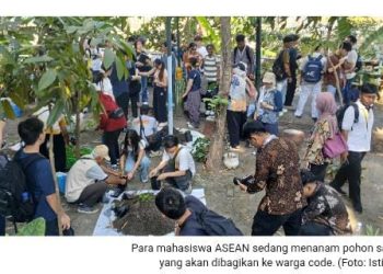 Wujudkan Kemandirian Pangan, Puluhan Mahasiswa ASEAN Bagikan Bibit Sayur untuk Warga Kali Code