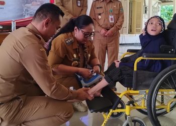 Wujud Program “Warga Gayeng Guyub”, Pemkab Gunungkidul Salurkan Bantuan Kursi Roda hingga Kaki Palsu