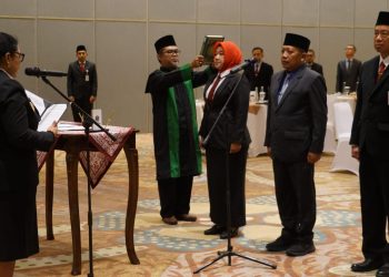Bupati Gunungkidul Lantik Jajaran Komisaris dan Dewan Pengawas BUMD, Tekankan Tata Kelola dan Pelayanan Masyarakat