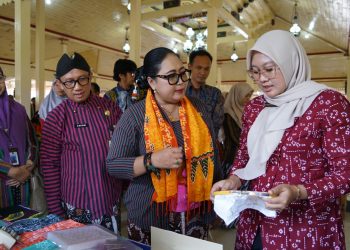 Gelar Pertunjukan Rakyat dan Pameran Batik Gayeng Guyub Sidomukti, Pemkab Gunungkidul Dorong Kreativitas dan Kemandirian Sekolah
